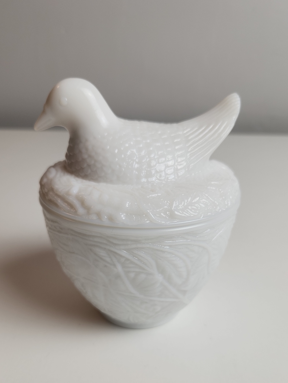 Vintage 70s Avon Milk Glass Nesting Dove Trinket Candy Dish With Lid - Picture 3 of 8
